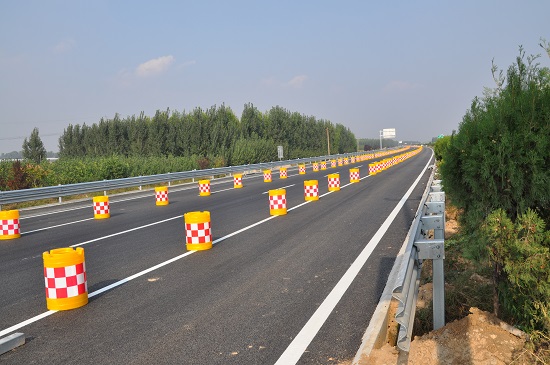 济青高速改扩建工程实现第二次交通转序，交通安全设施全面升级