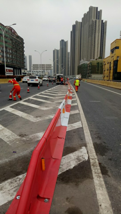 武汉市道路升级进入收官阶段，交通安全设施安装同步提速