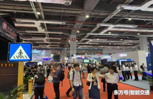 地摊经济展会也疯狂 成都国际交通工程设施展为烟火气注入新活力
